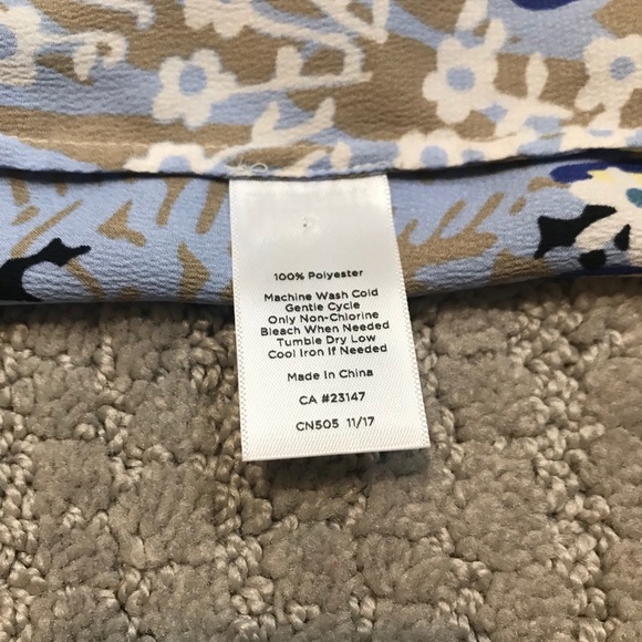 Ruffled sleeveless blouse - Picture 5 of 5